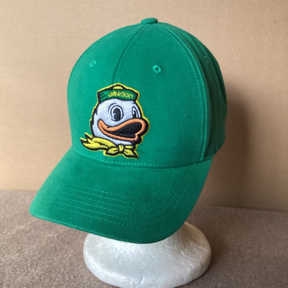Captivating Headwear Oregon ducks Adjustable Hat